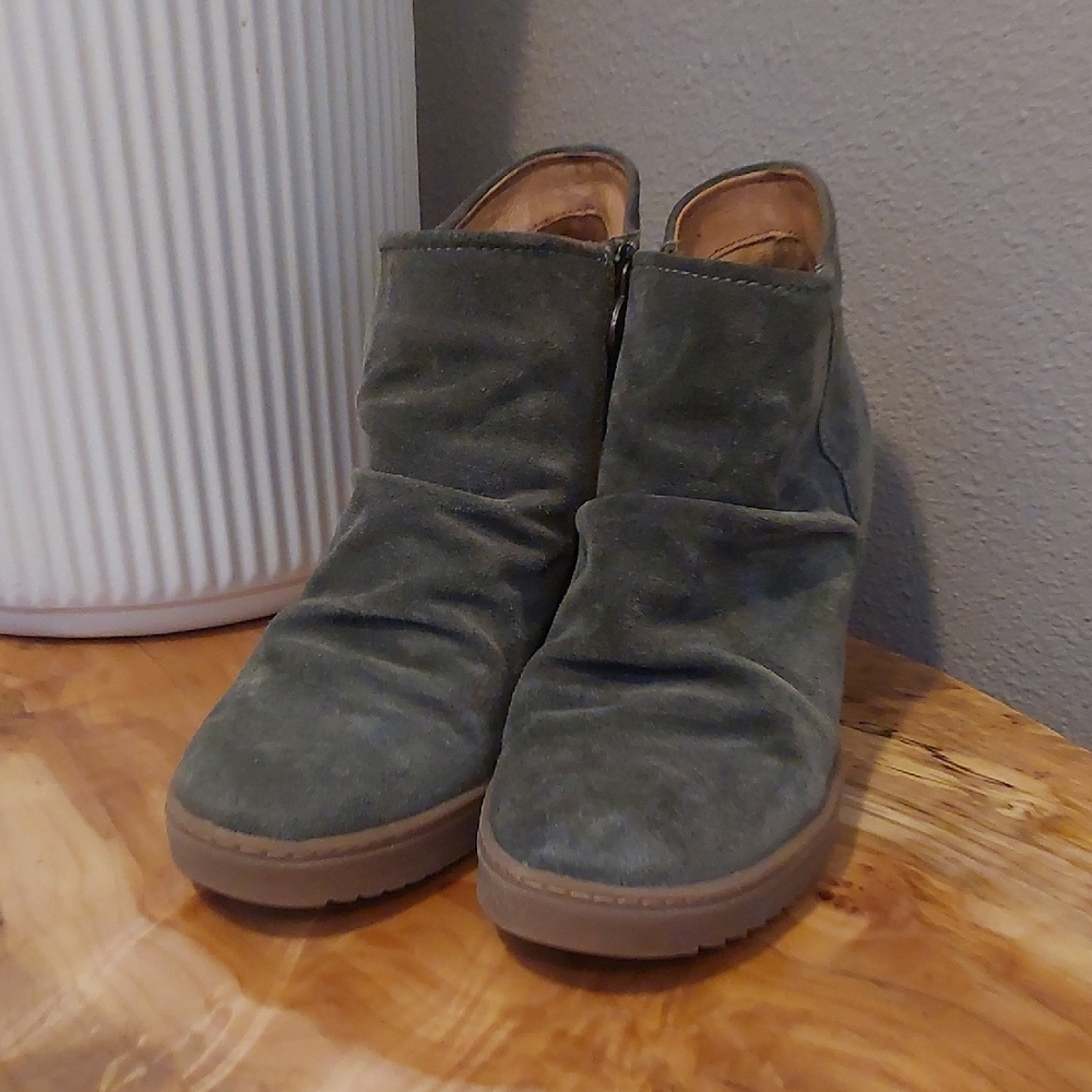 Women's Suede Ankle Boots - Olive Green